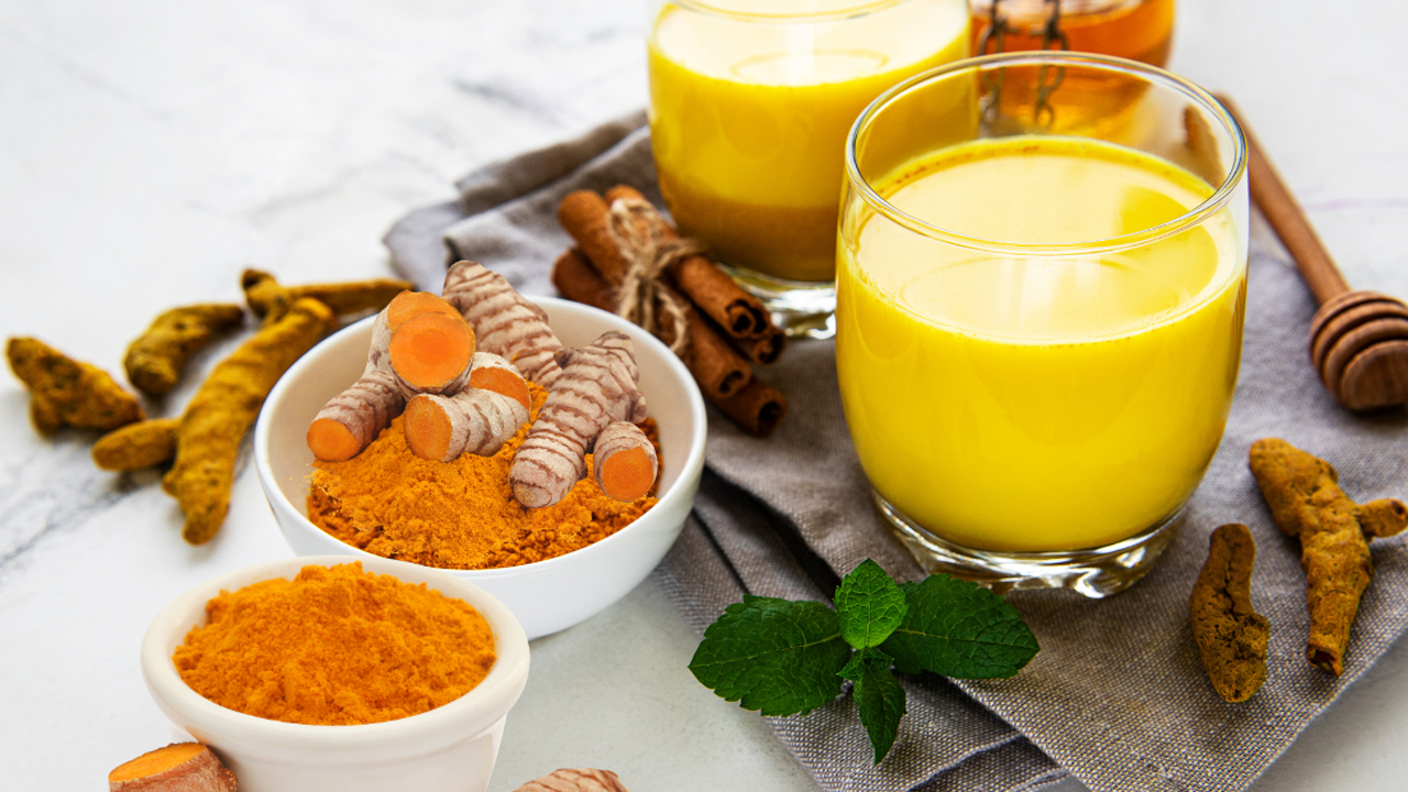 Turmeric Milk Benefits: ఈ సీజన్‌లో పసుపు పాలు తాగితే ఎన్ని ప్రయోజనాలో తెలుసా?