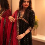 Sneha Ullal: చూపులతో మాయ చేస్తున్న స్నేహా ఉల్లాల్