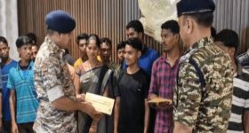 25 Maoists Surrender: మావోలకు దెబ్బ మీద దెబ్బ.. 25 మంది లొంగుబాటు, బలహీనపడుతున్న మావోలు