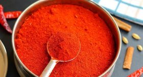 Red Chili Powder: కూరల్లో రుచి కోసం కారం ఎక్కువగా తింటున్నారా.. ? ఎంత ప్రమాదమో తెలుసా
