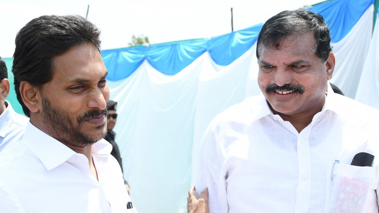 Kali river collapsed: ముక్కలైన కాళీ బ్రిడ్జి.. అసలేం జరిగింది?