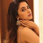 Priyanka Mohan: ‘సరిపోదా’ ఆ చూపు.. పడిపోదా కుర్రకారు..