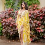 Sravanthi Chokkarapu: ఎల్లో డ్రెస్‌లో స్రవంతి థైస్ షో..చూస్తే కుర్రాళ్లకు మతి పోవాల్సిందే!