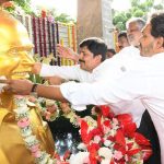 Jagan and Vijayamma: వైఎస్ఆర్‌కు జగన్, విజయమ్మ నివాళి, మిస్ యూ డాడ్ అంటూ..