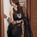 Mouni Roy: బ్లాక్ శారీలో మైండ్ బ్లాక్ చేస్తున్న మౌనీ రాయ్..