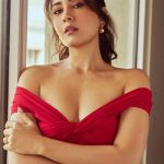 Raashi Khanna Hot photos: కళ్లతోనే కవ్విస్తోంది.. రాశి ఖన్నా హాట్ ఫొటో షూట్ చూశారా?..