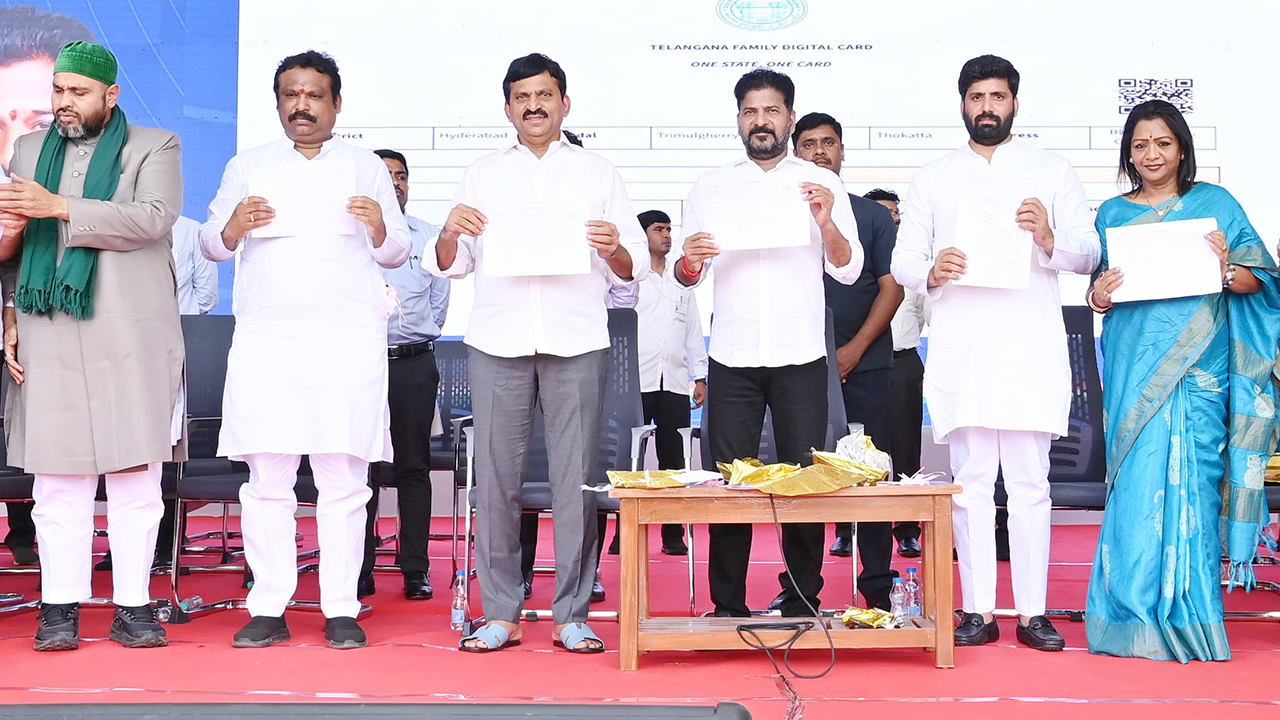 CM Revanth Reddy Launching: ఫ్యామిలీ డిజిటల్‌ కార్డుని ప్రారంభించిన సీఎం.. ఇదే మీ ఆధారం, రక్షణ కవచం కూడా