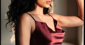 Sobhita: ఎంగేజ్‌మెంట్ తర్వాత మొదటిసారి హాట్ ఫోటోలు షేర్ చేసిన శోభితా.. పాప చాలా బోల్డ్!