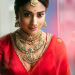 Shriya Saran: ఎరుపు రంగు లెహెంగాలో శ్రియా అందం.. మహారాణిగా ఒంటి నిండా నగలతో ముస్తాబు