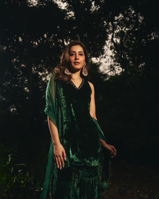 Raashii Khanna (@raashiikhanna)