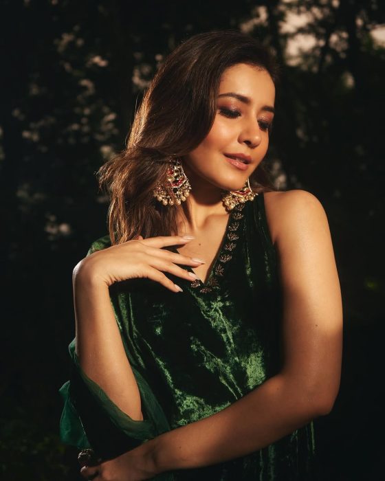 Raashii Khanna (@raashiikhanna)