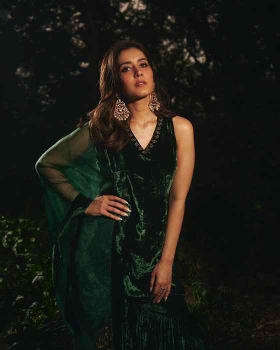 Raashii Khanna (@raashiikhanna)