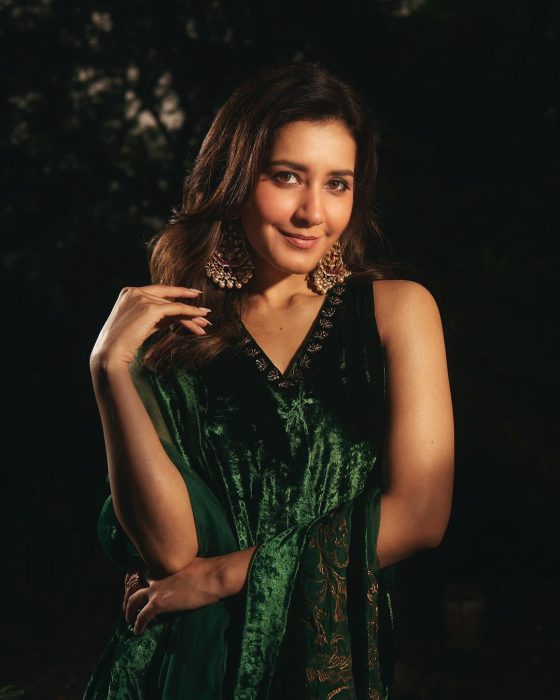 Raashii Khanna (@raashiikhanna)