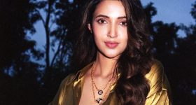 Neha Shetty : సోషల్ మీడియాకు మంటపెట్టేస్తున్న నేహా శెట్టి అందాలు