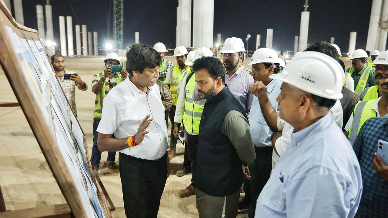 Bhogapuram Airport: భోగాపురం ఎయిర్‌పోర్టు.. రాత్రి వేళ కేంద్రమంత్రి పనుల పరిశీలన