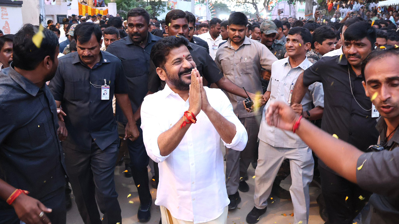 CM Revanth Yadadri Temple Visit Live: యాదాద్రి.. స్వామి సన్నిధిలో సీఎం రేవంత్