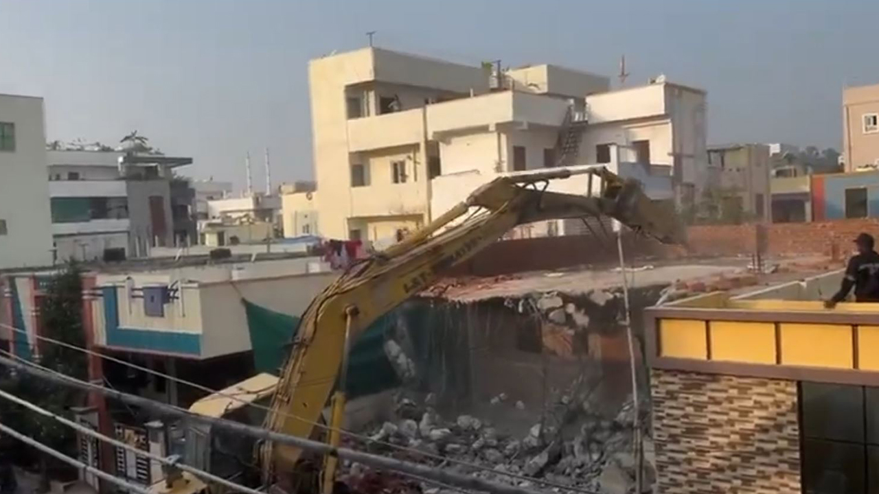 HYDRA Demolish: మళ్లీ దూకుడు పెంచిన హైడ్రా, అక్రమ నిర్మాణాలు కూల్చివేత