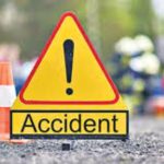 Accident : లారీ ప్రమాదంలో రెండు కాళ్లు నుజ్జునుజ్జు.. ఫోటోలు, వీడియోలు తీస్తూ కూర్చున్న జనం..