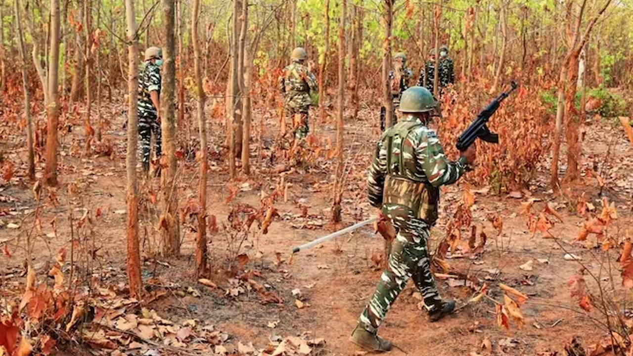 Chhattisgarh Encounter: చత్తీస్ గఢ్‌లో మరో భారీ ఎన్ కౌంటర్.. 10 మంది మావోయిస్టులు మృతి
