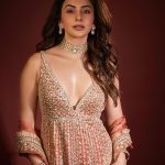 Rakul Preet Singh: డీప్ నెక్ డ్రెస్సులో రకుల్ సొగసులు.. గ్లామర్ డోస్ పెంచేసిందిగా!