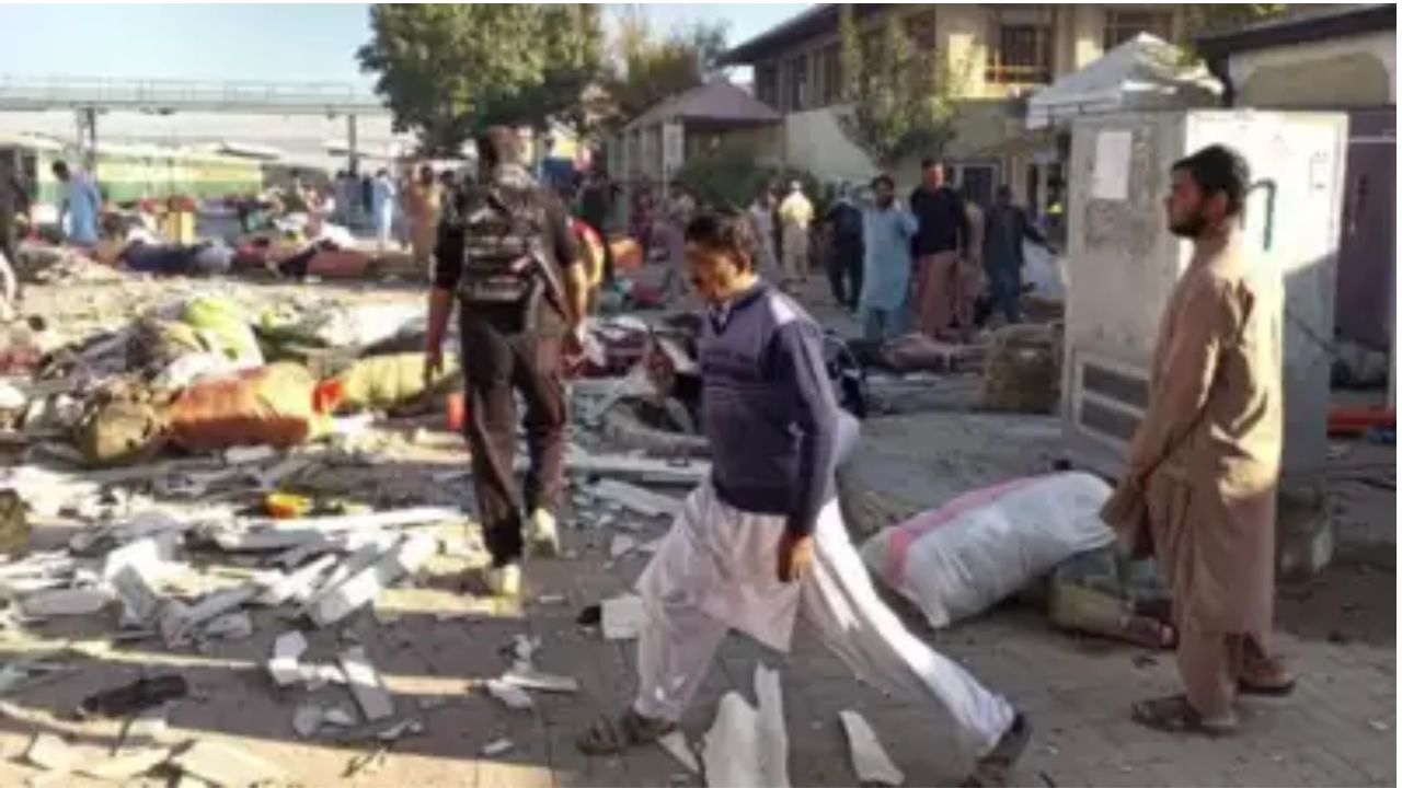 Pakisthan Bomb Blast: పాకిస్థాన్ రైల్వే స్టేష‌న్ లో భారీ పేలుడు.. 20 మంది దుర్మ‌ర‌ణం!