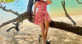 Kavya Kalyanram: వెకేషన్ ఎంజాయ్ చేస్తున్న బలగం బ్యూటీ.. బీచ్ ఒడ్డున అందాల రచ్చ