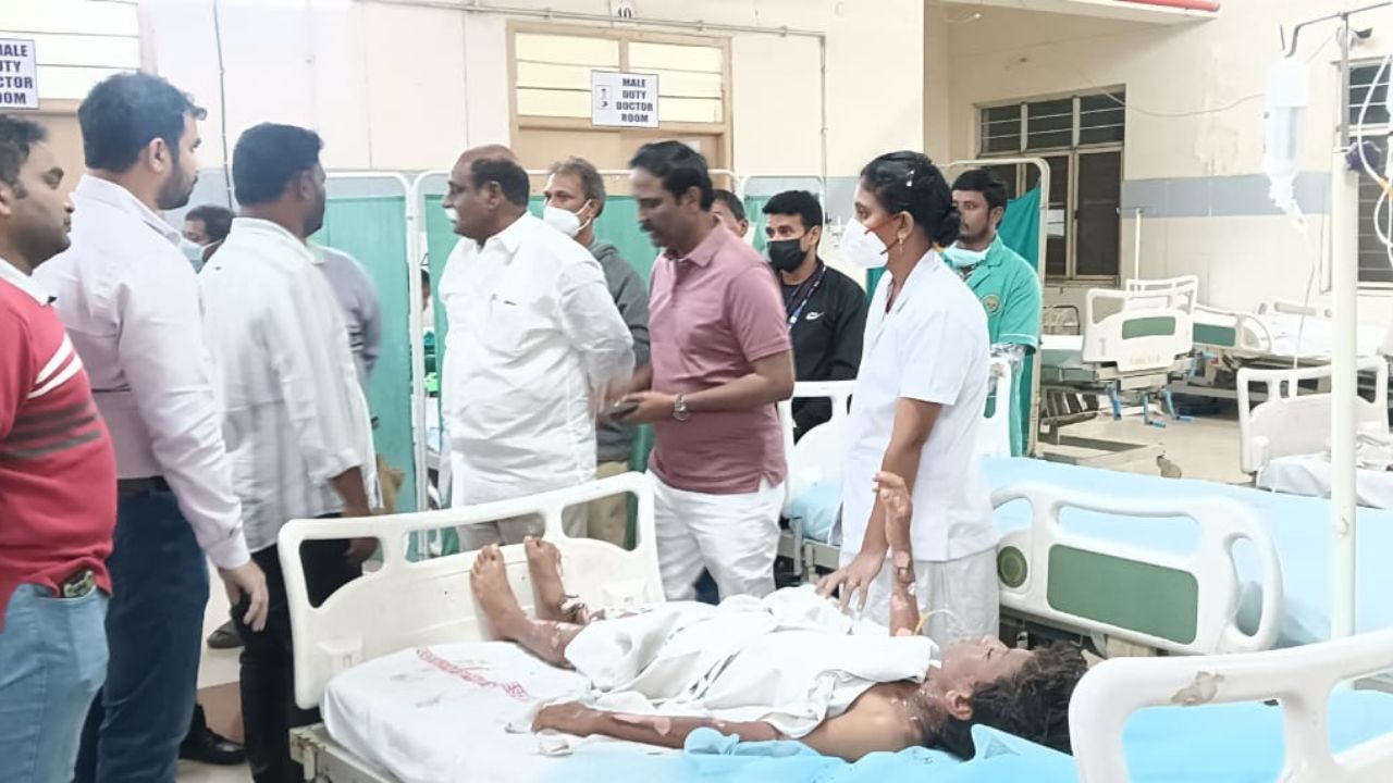 Vishaka News: విశాఖలో గ్యాస్ సిలిండర్ పేలుడు.. ఆరుగురికి గాయాలు