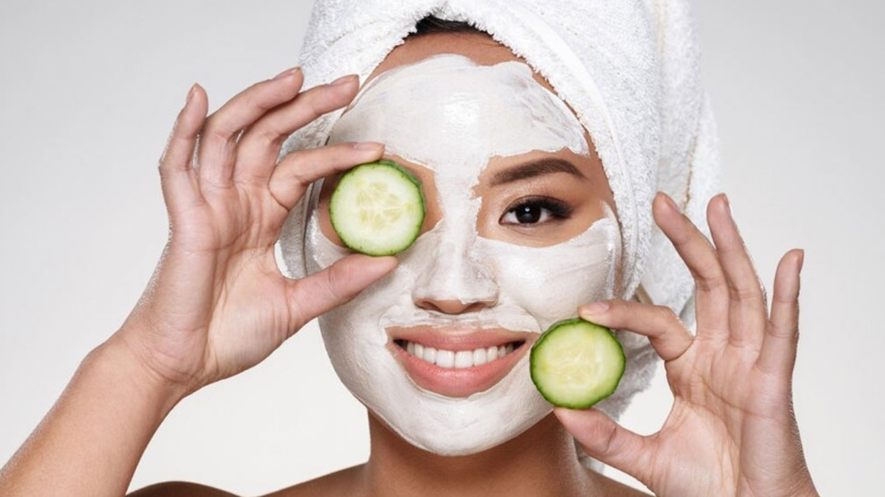Face Packs For Winter: పార్లర్‌కి వెళ్లాల్సిన పనే లేదు.. వీటిని వాడితే తెల్లగా మెరిసిపోతారు