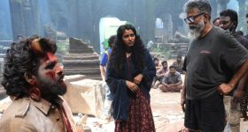 Keerthy Suresh: పెళ్లి తరువాత కూడా కీర్తి అందాల ఆరబోత.. దాన్ని వేసుకొని కూడా.. ?