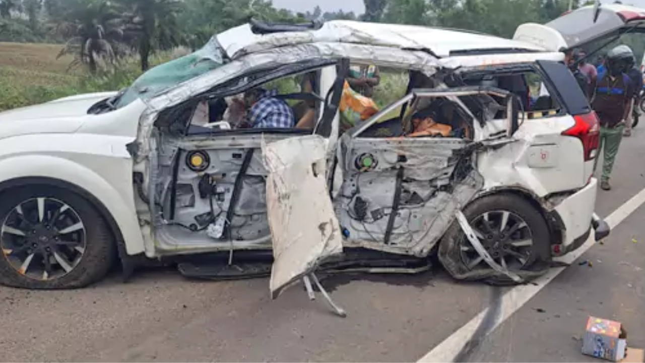 Srikakulam District Accident : ఐఐటీలో సీటు, అంతలోనే విషాదం.. చెదిరిన ఓ విద్యార్థిని ఐఐటీ కల..