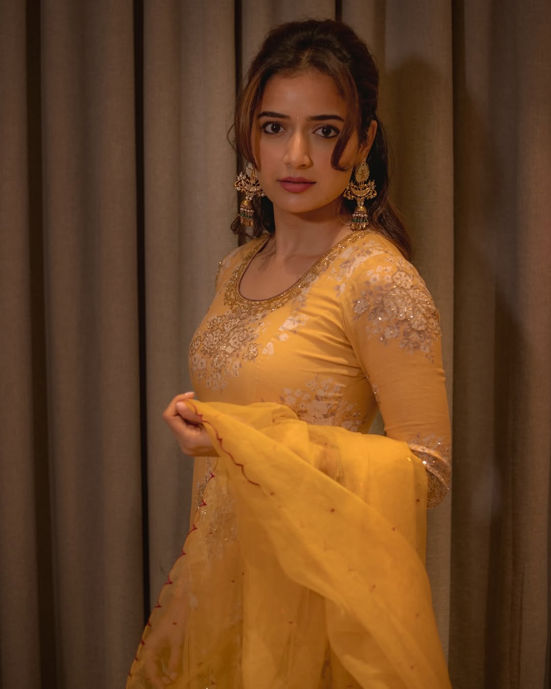 Ashika Ranganath Photo Gallery