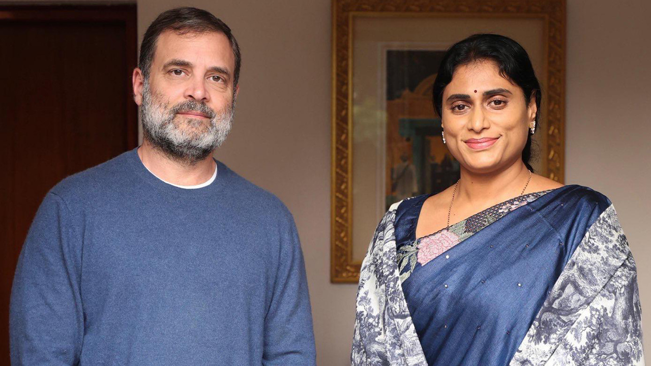 YS Sharmila: అవి దేశద్రోహి మాటలు.. స్వాతంత్ర్య పోరాటంలో ఆర్ఎస్ఎస్ పాత్ర శూన్యం: షర్మిల