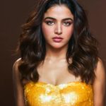 Wamiqa Gabbi: మెరిసేటి డ్రెస్సులో వామికా గబ్బి.. చూపులతోనే బాణాలు గుచ్చుతోందిగా.!