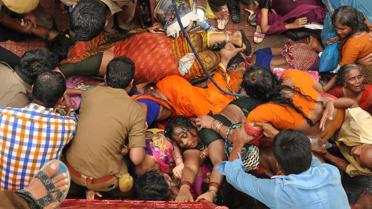 Mahakumbhmela Stampede Reasons : కుంభమేళా తొక్కిసలాట.. కారణాలు ఇవే..
