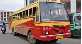 Road Accident : దారుణం.. బస్సులోంచి తల బయటపెట్టిన మహిళ.. ఆపై!