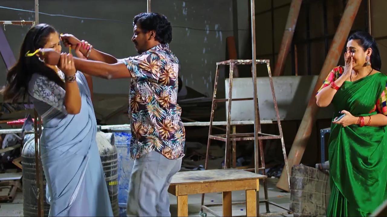 Nindu Noorella Saavasam Serial Today February 13th : ‘నిండు నూరేళ్ల సావాసం’ సీరియల్‌:  కాళీని పెళ్లి చేసుకుంటానన్న మనోహరి – అనామిక బాడీలోకి వెళ్లిన ఆరు