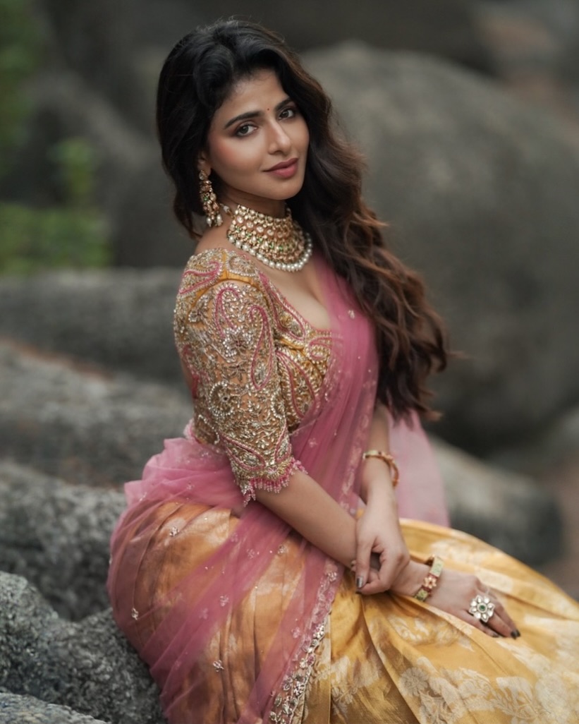 Iswarya Menon Photo gallery