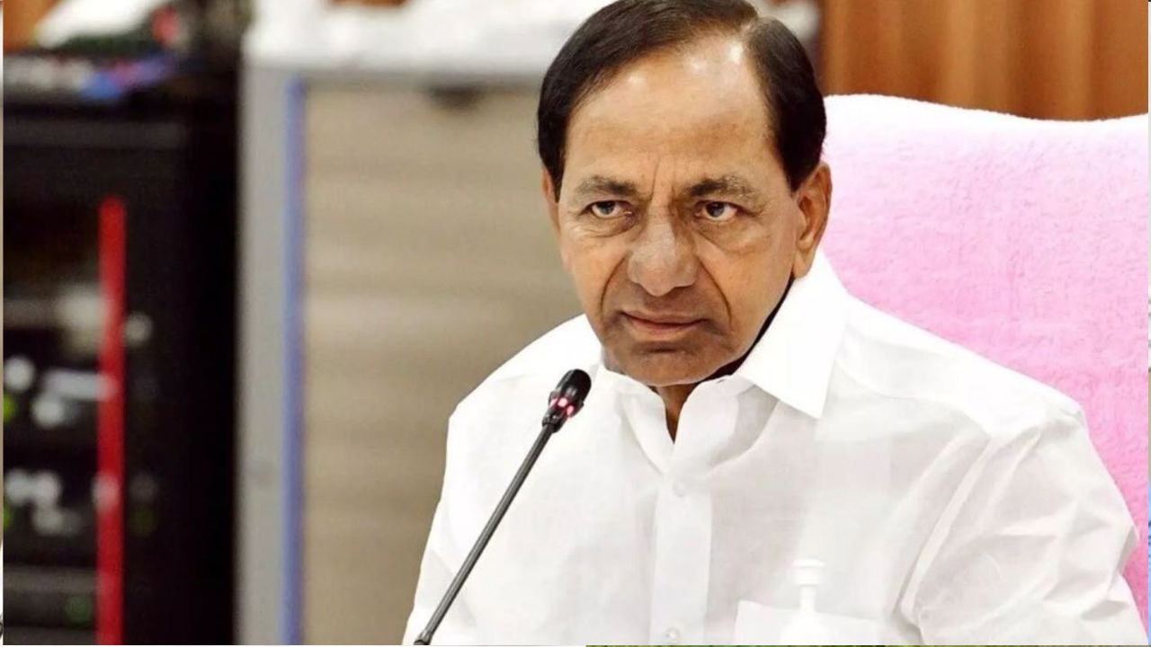 KCR BIRTHDAY: నిబంధనలకు విరుద్ధంగా ప్రభుత్వ పాఠశాలలో KCR బర్త్ డే వేడుకలు