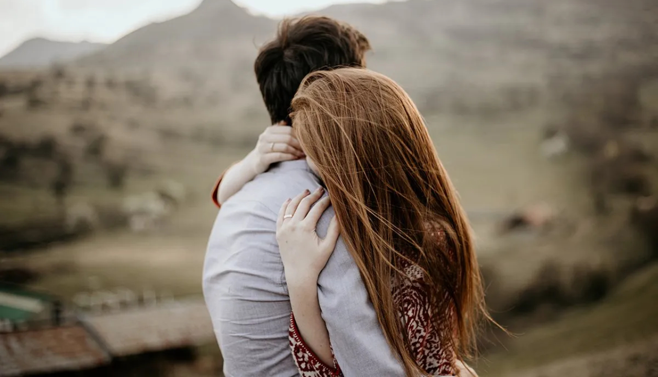 Benefits of Hugs: చిన్న కౌగిలింతతో బోలెడన్ని బెనిఫిట్స్.. హగ్ ఇవ్వండి గురూ!