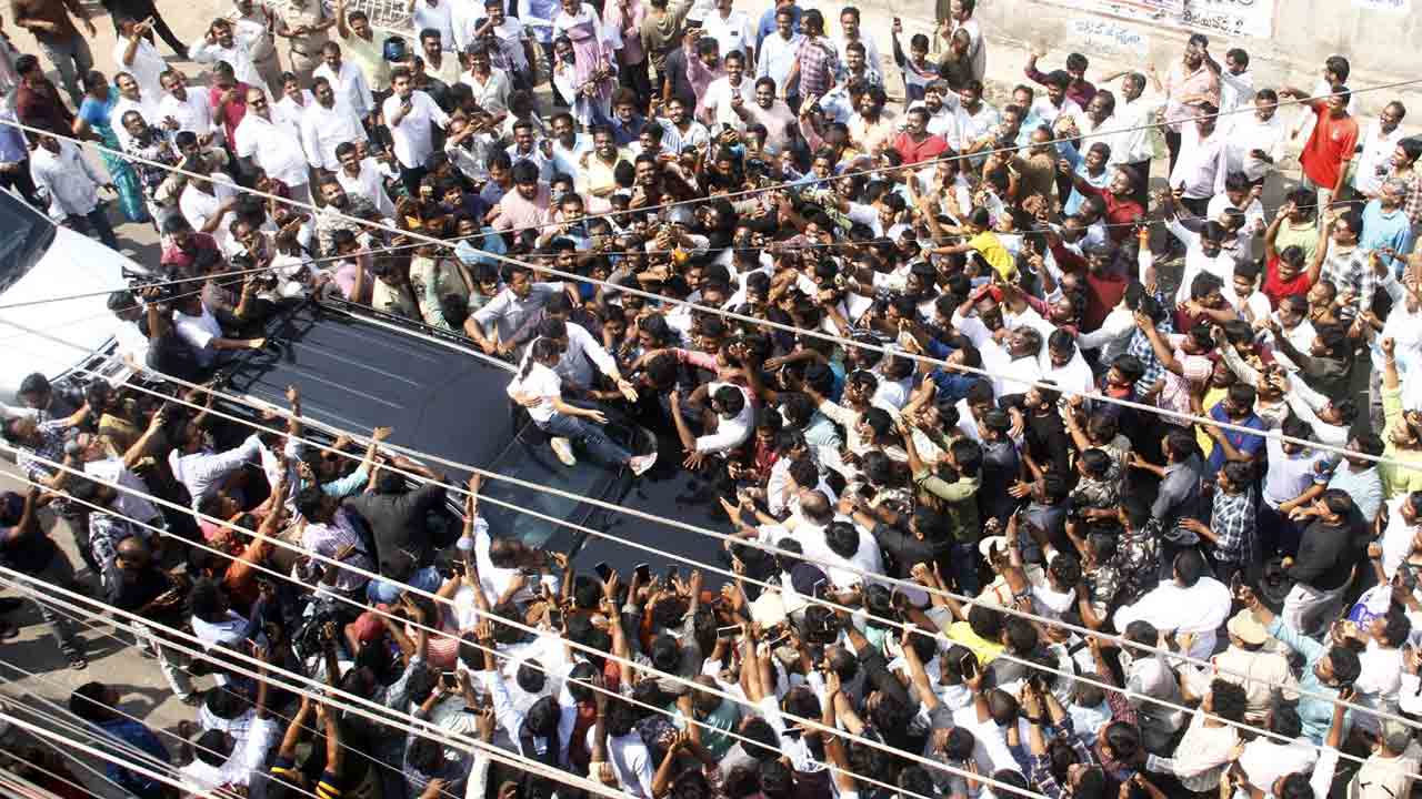 Selfie with YS Jagan: జగనన్నా అంటూ చిన్నారి భావోద్వేగం.. ఆ ఒక్క సెల్ఫీతో జనం మనసు గెలిచేశాడుగా!
