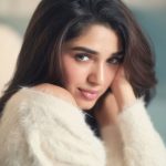 Krithi Shetty: చూపుల బాణాలు విసురుతున్న కృతి.. వైట్ డ్రెస్‌లో క్యూట్‌గా.!