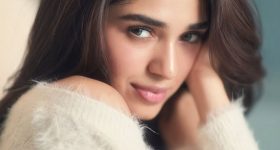 Krithi Shetty: చూపుల బాణాలు విసురుతున్న కృతి.. వైట్ డ్రెస్‌లో క్యూట్‌గా.!