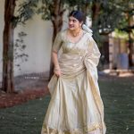 Rithu Chowdary: చీర కట్టులో సాంప్రదాయంగా కనిపిస్తున్న రీతూ..ఈ యాంగిల్ కూడా వుందా..?