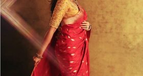 Anupama Parameswaran: పండుగ వేళ సాంప్రదాయంగా కనిపించిన అనుపమ..!