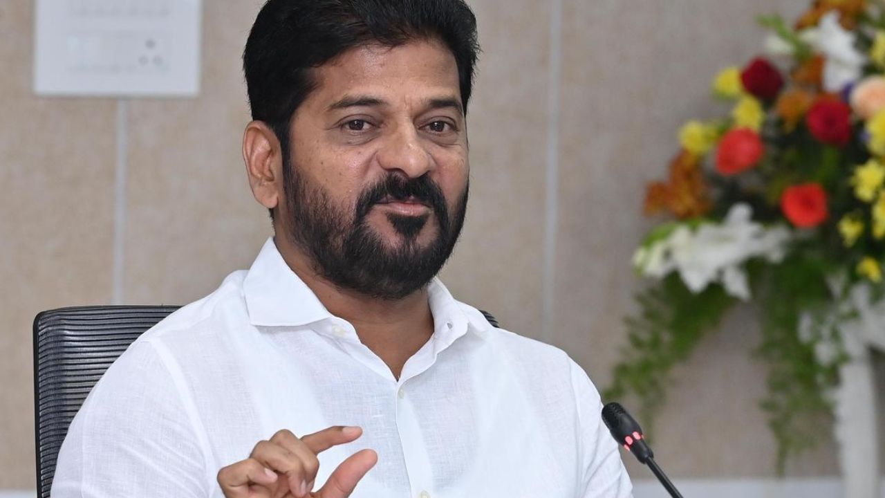CM Revanth Reddy: ఇందిరమ్మ ఇండ్లకు ఉచిత ఇసుక.. సీఎం రేవంత్ కీలక నిర్ణయం