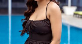 Mirna Menon : బ్లాక్ స్కట్ లో అందాలతో కవ్విస్తున్న మిర్నా.. క్యూట్ లుక్స్ కు ఫ్యాన్స్ ఫిదా..