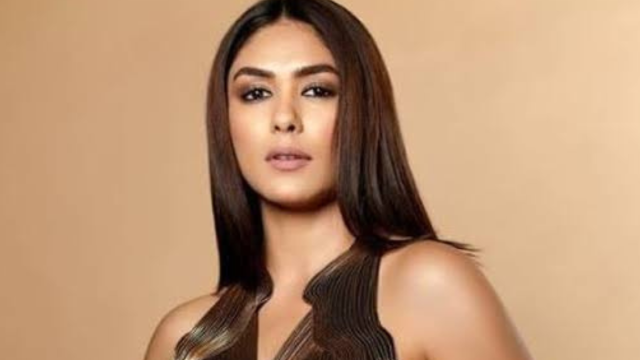 Mrunal Takur : సినిమాలకు గుడ్ బై చెప్పేసిన మృణాల్… కారణం ఇదే..?