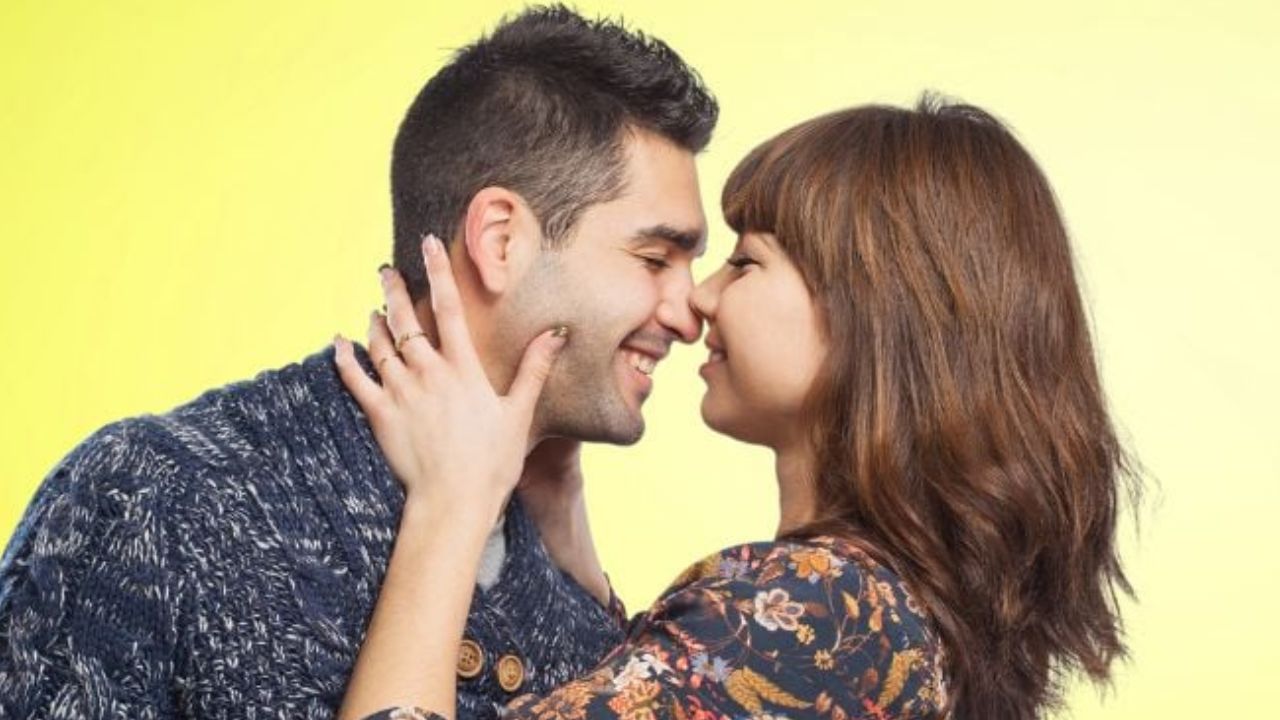 Kiss Day 2025: కిస్ డే రోజు ఈ అద్భుతమైన కోట్స్ మీ లవర్‌కి పంపించండి !
