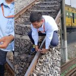 Viral Video: రైలు పట్టాలపై డిటోనేటర్లు, అసలు విషయం తెలిసి అందరూ షాక్!