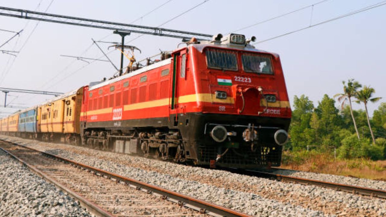 RRB Recruitment: గోల్డెన్ ఛాన్స్.. రైల్వేలో 1036 ఉద్యోగాలకు దరఖాస్తు గడువు పెంపు.. ఇప్పుడే అప్లై చేసుకోండి..
